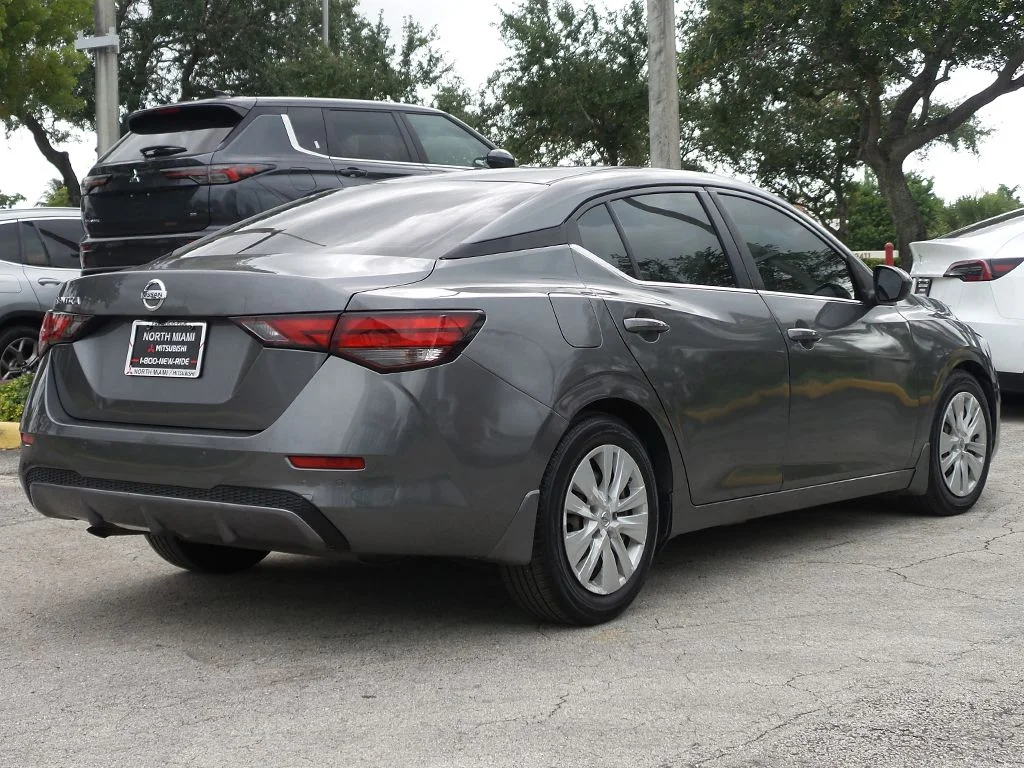 Used 2020 Gray Nissan S image 7