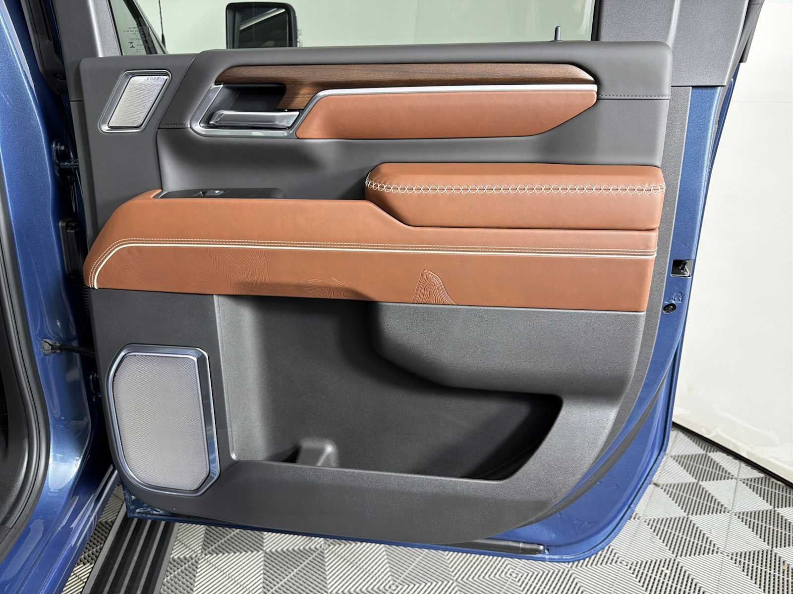 2026 GMC Sierra 2500HD Denali Ultimate - Photo 15