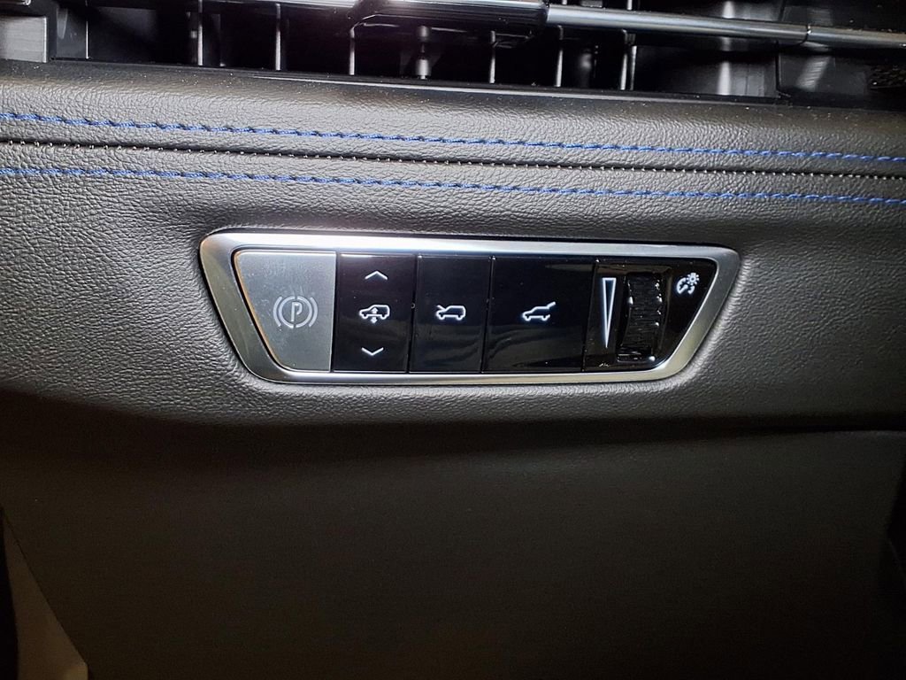 Used 2026 Luna Metallic Cadillac Sport image 17