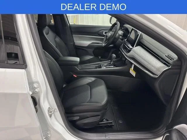 New 2026 Bright White Clear-Coat Exterior Paint Jeep Latitude image 28