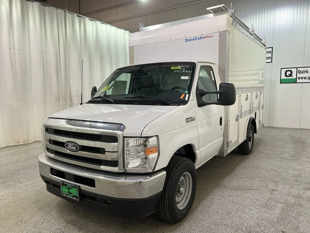 New 2026 Oxford White Ford E-350 SRW image 4