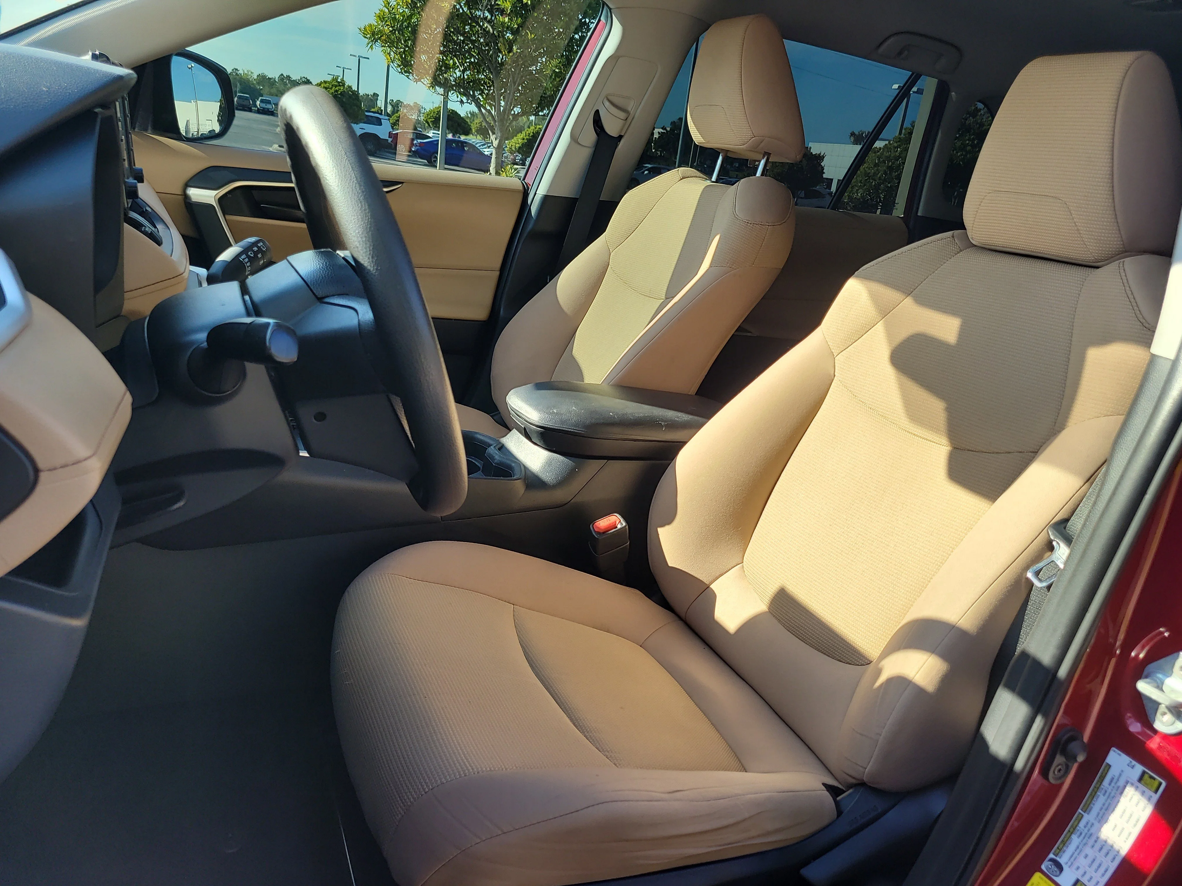 Used 2020 Pearl Toyota LE image 18