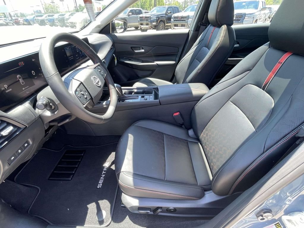 New 2026 Atlantic Gray Metallic / Super Black Two-tone Nissan SR image 14