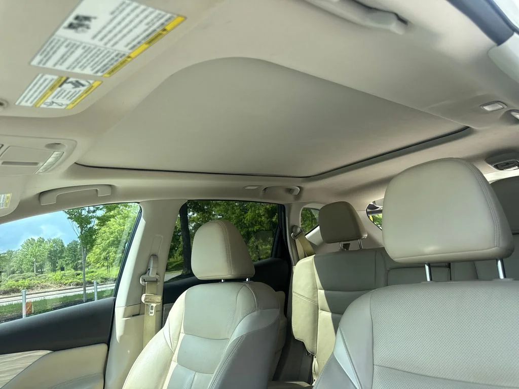 Used 2015 Pearl White Nissan SL image 30