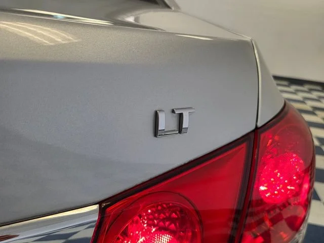 Used 2016 SILVER ICE METALLIC Chevrolet LT image 7