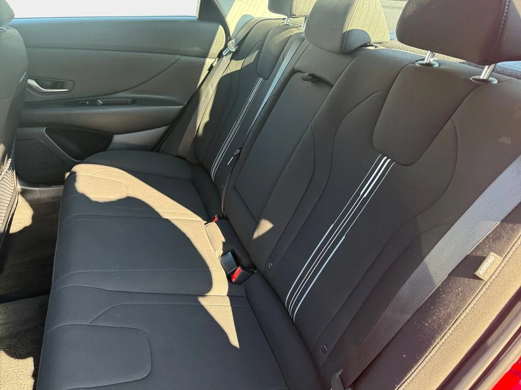 Used 2025 Red Hyundai SEL Convenience image 9
