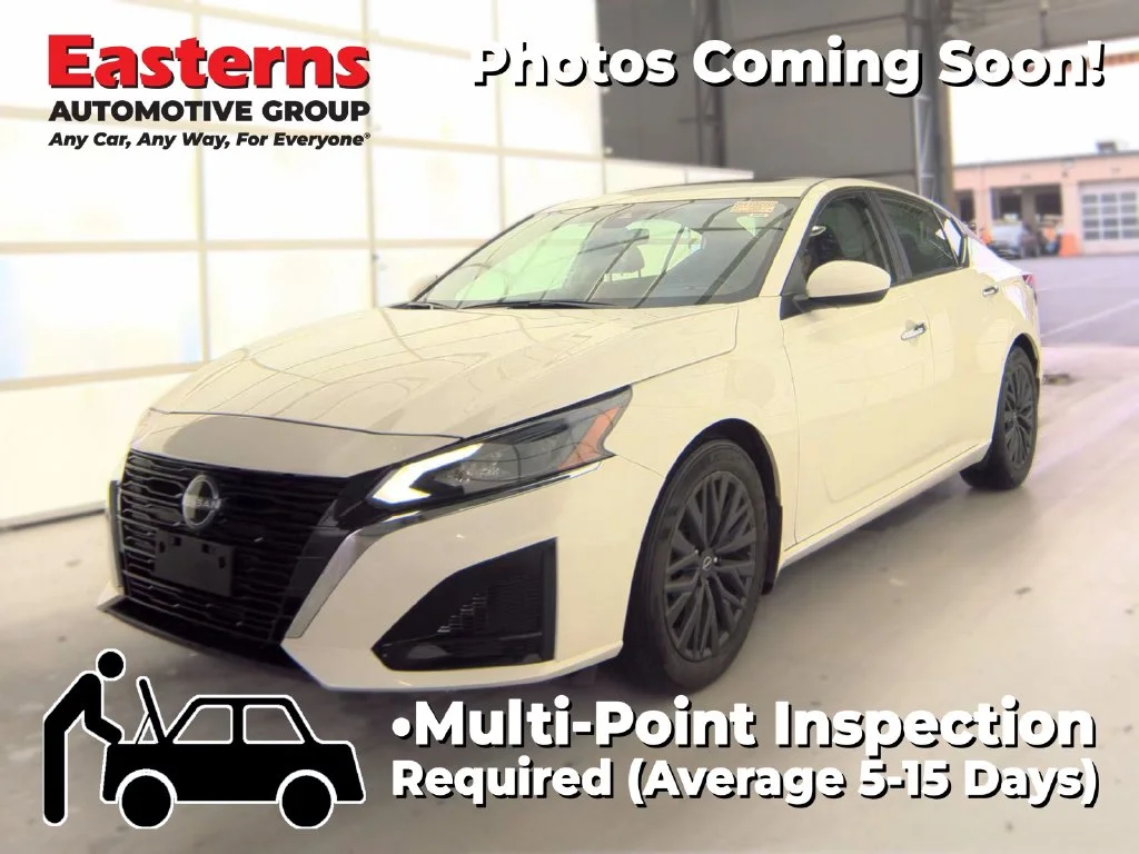 Used 2025 White Nissan 2.5 SV image 1