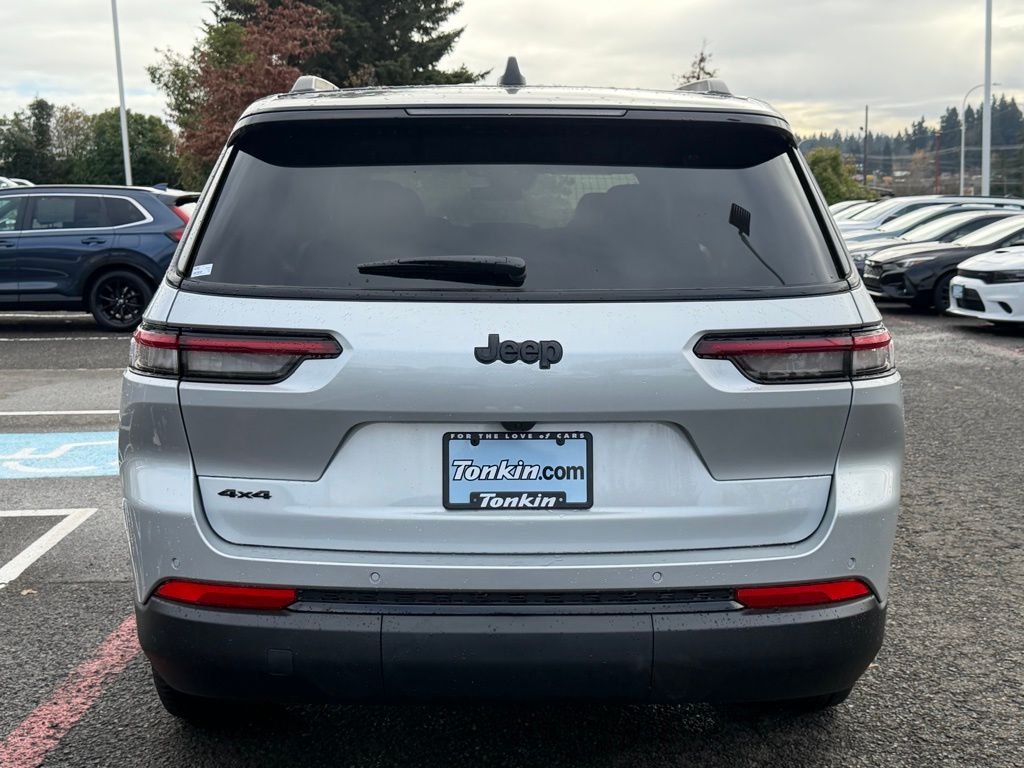 New 2025 Silver Zynith Exterior Paint Jeep Limited image 7