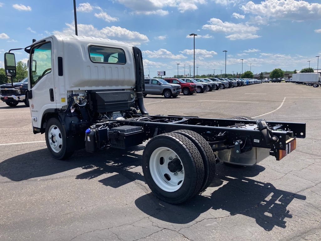 New 2025 Arc White Chevrolet 1WT image 8