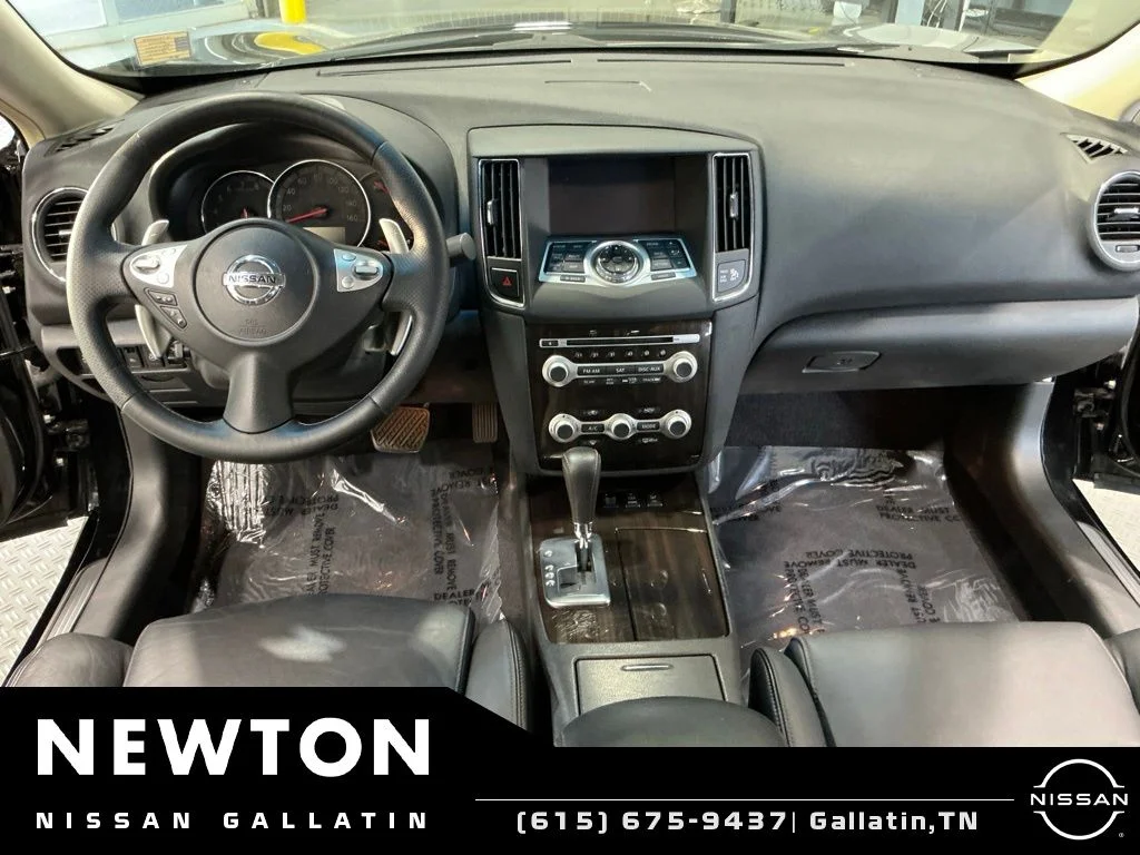Used 2014 Super Black Nissan 3.5 SV image 13