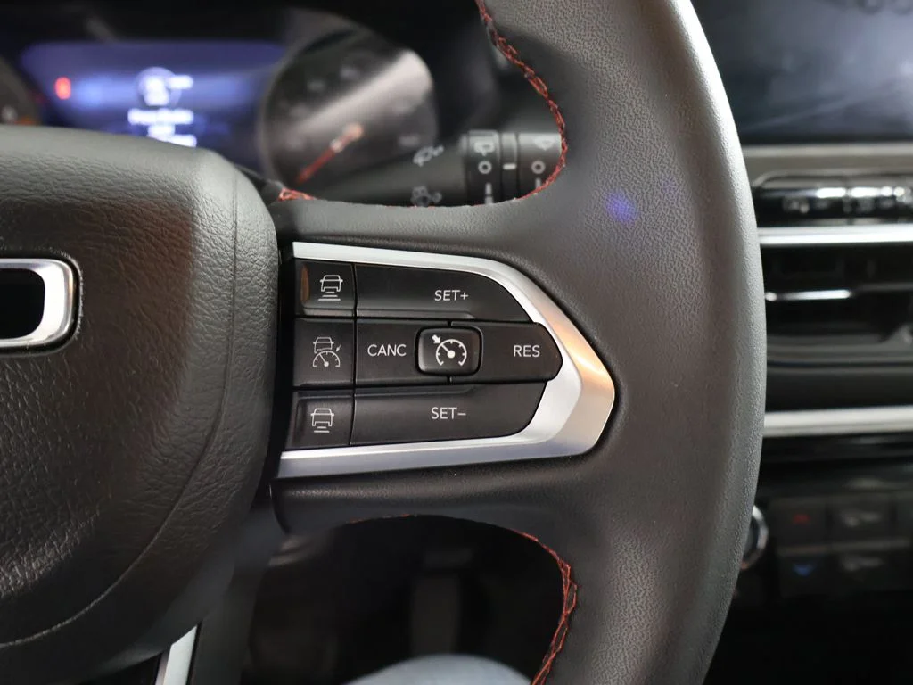 Used 2025 Bright White Clearcoat Jeep Trailhawk image 41