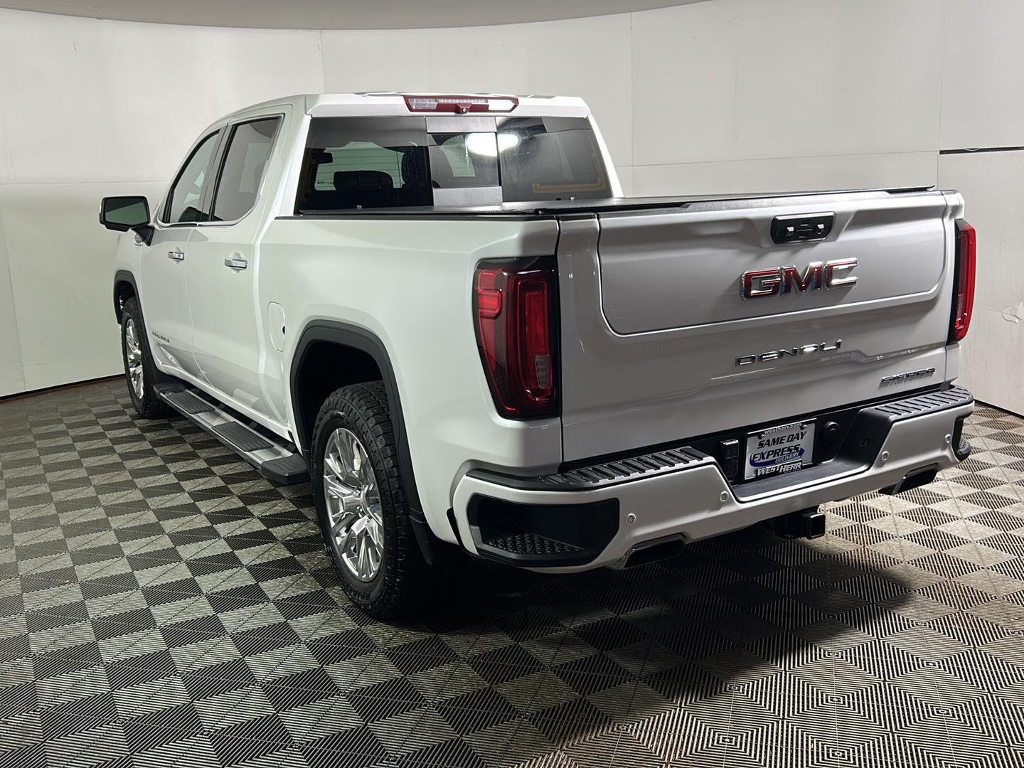 Used 2023 White Frost Tricoat GMC Denali image 10