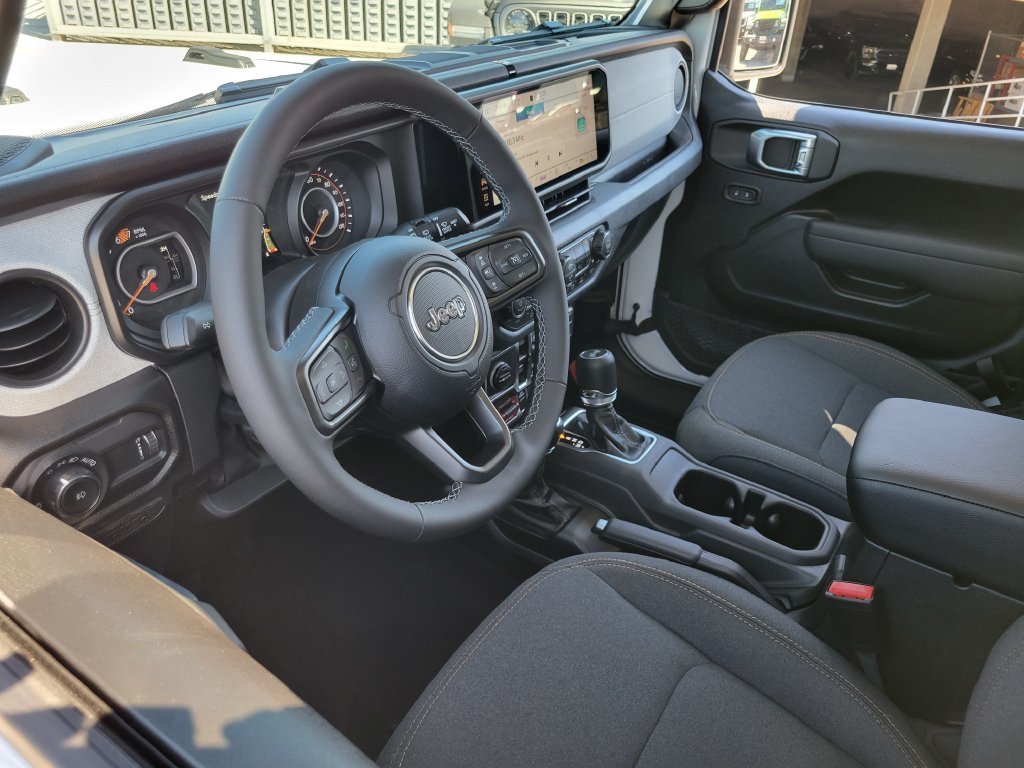 2027 Jeep Wrangler 4-Door photo 3