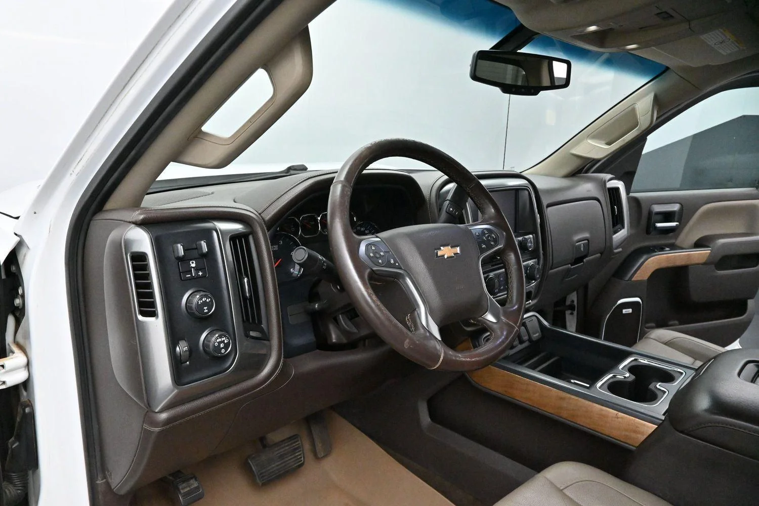 Used 2018 SUMMIT WHITE Chevrolet LTZ image 13