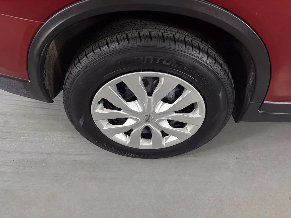 Used 2016 Red Nissan S image 11