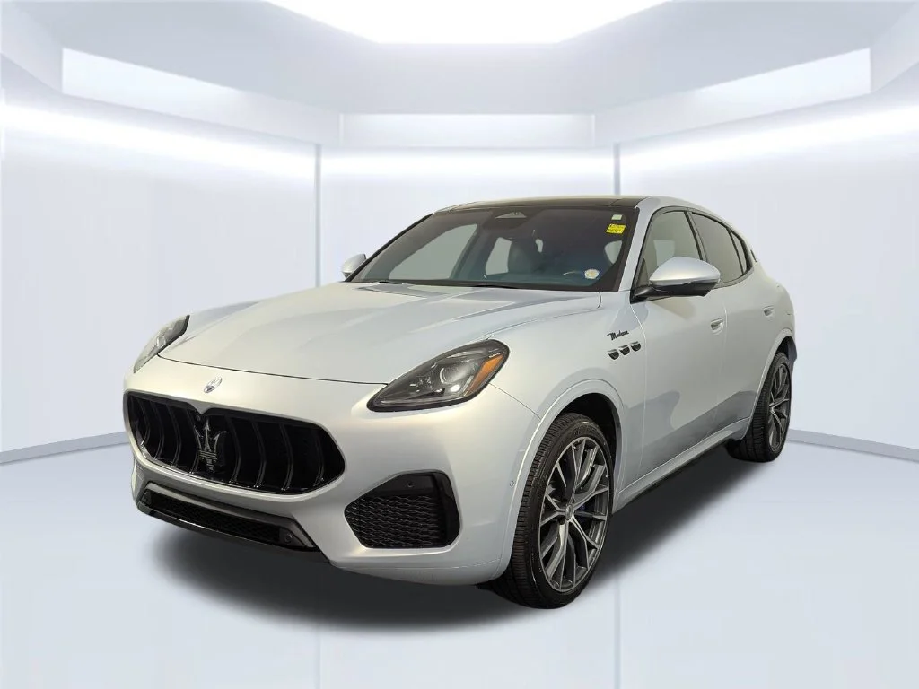 Used 2023  Maserati Modena image 2