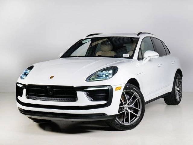 2026 Porsche Macan -'s photo