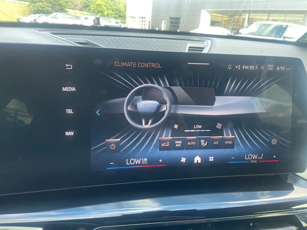 Used 2024 Cape York Green Metallic BMW xDrive28i image 21
