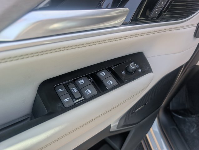 New 2026 Silver-Zynith Exterior Paint Jeep Limited Altitude image 17