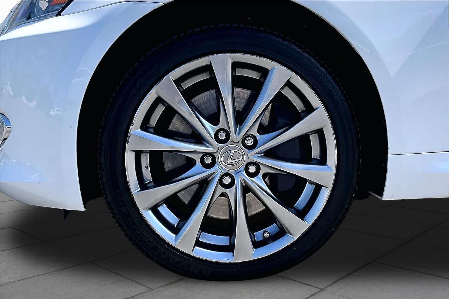 Used 2015 Starfire Pearl Lexus  image 10