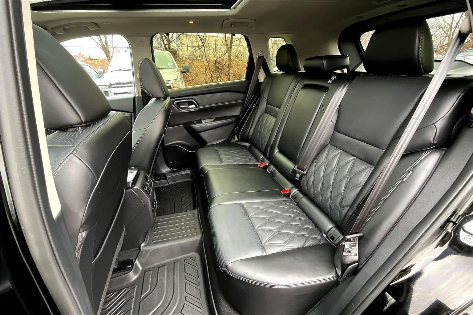 Used 2025 Super Black Nissan Platinum image 36