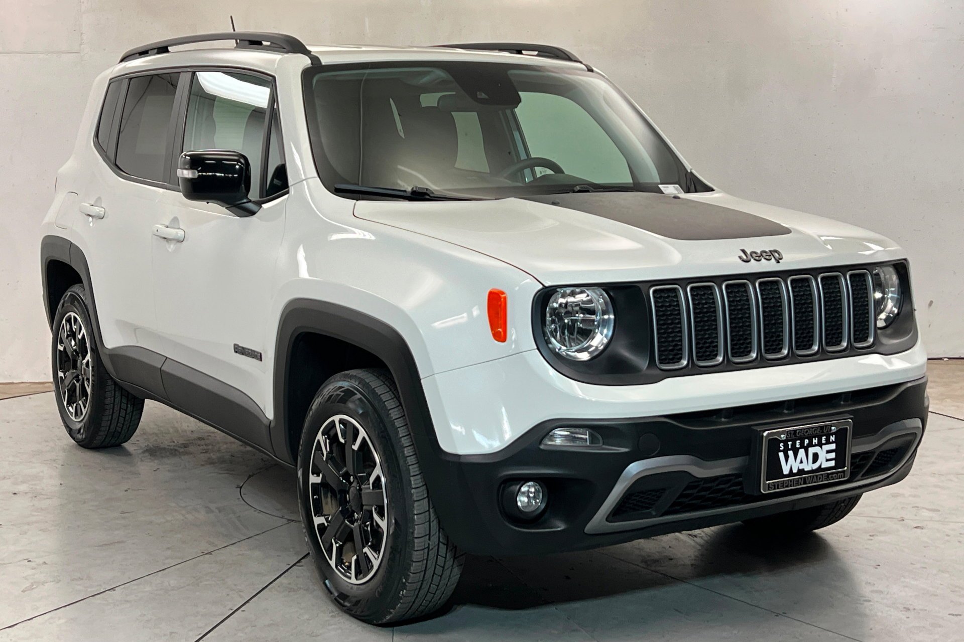Used 2023 Alpine White Clearcoat Jeep Upland image 8