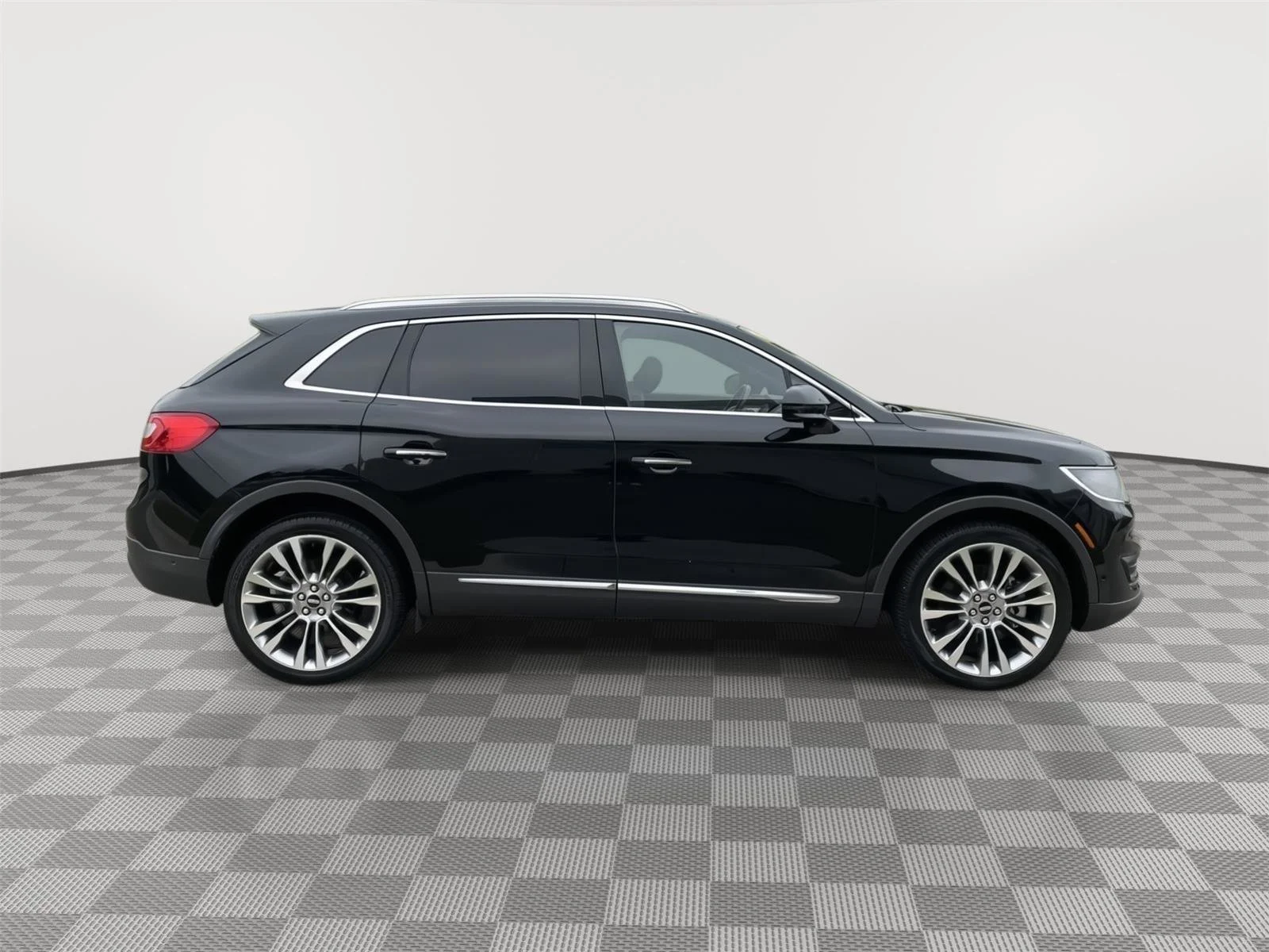 Used 2016 Black Velvet Lincoln Reserve image 23