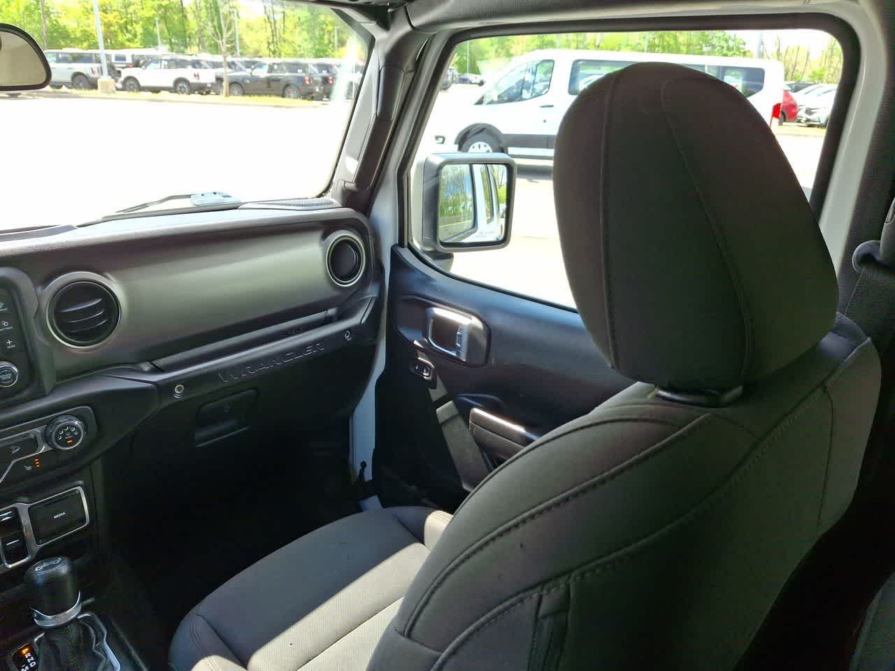 Used 2018 Bright White Clearcoat Jeep Sport S image 11