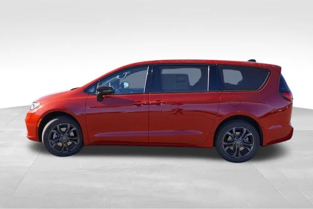 New 2026 Red Hot Pearl-Coat Exterior Paint Chrysler Select image 6