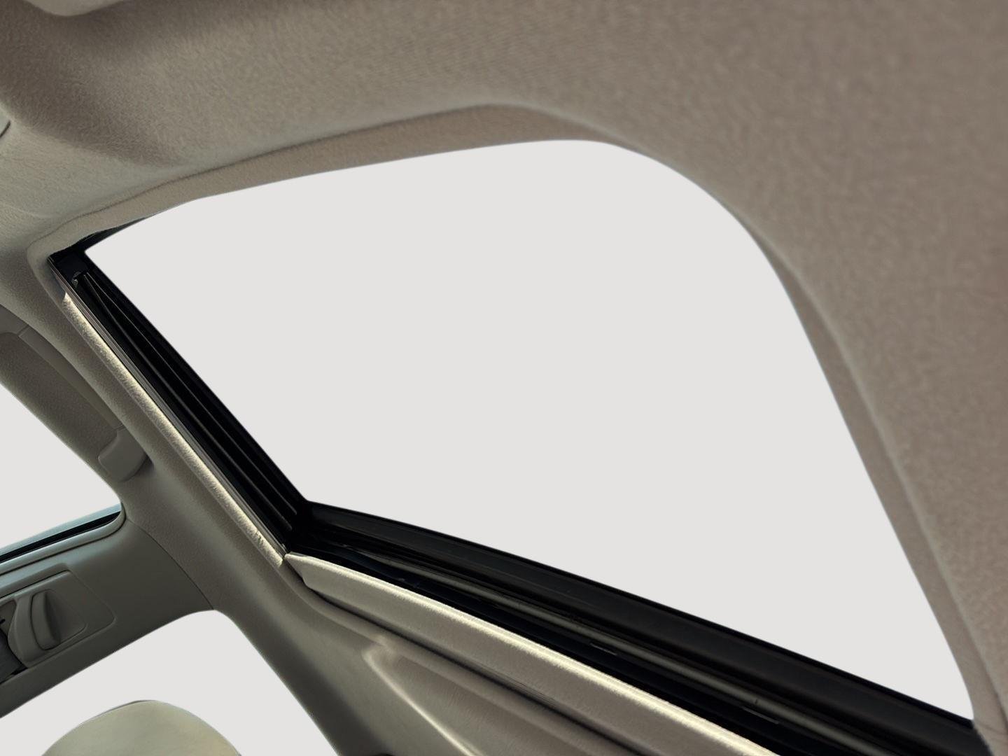 Used 2011 Super White Toyota XLE image 4