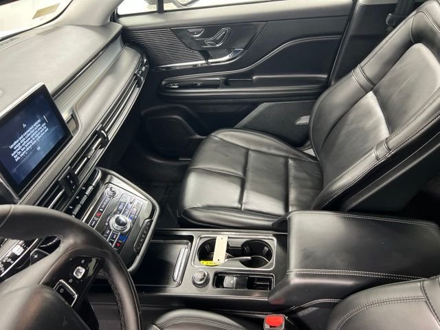 Used 2022 White Lincoln Standard image 21