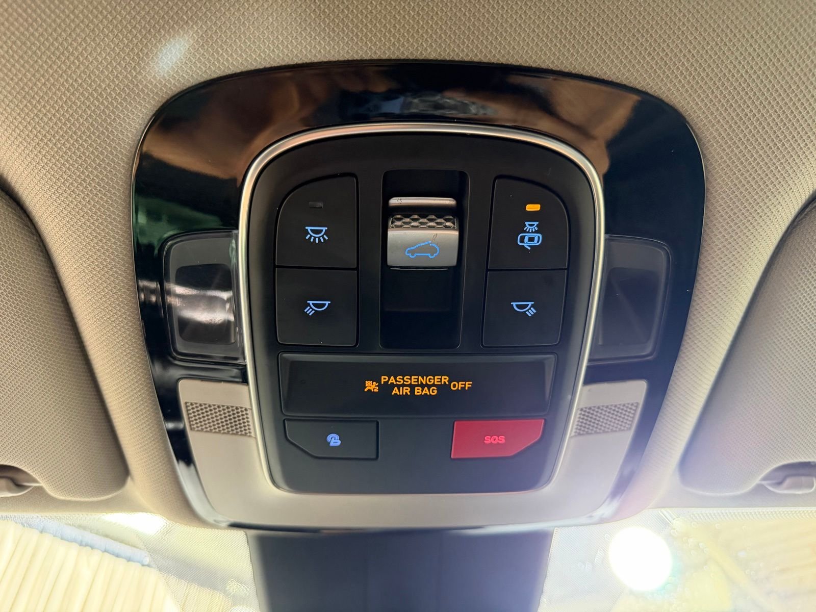 Used 2023 Gray Hyundai SEL Premium image 26