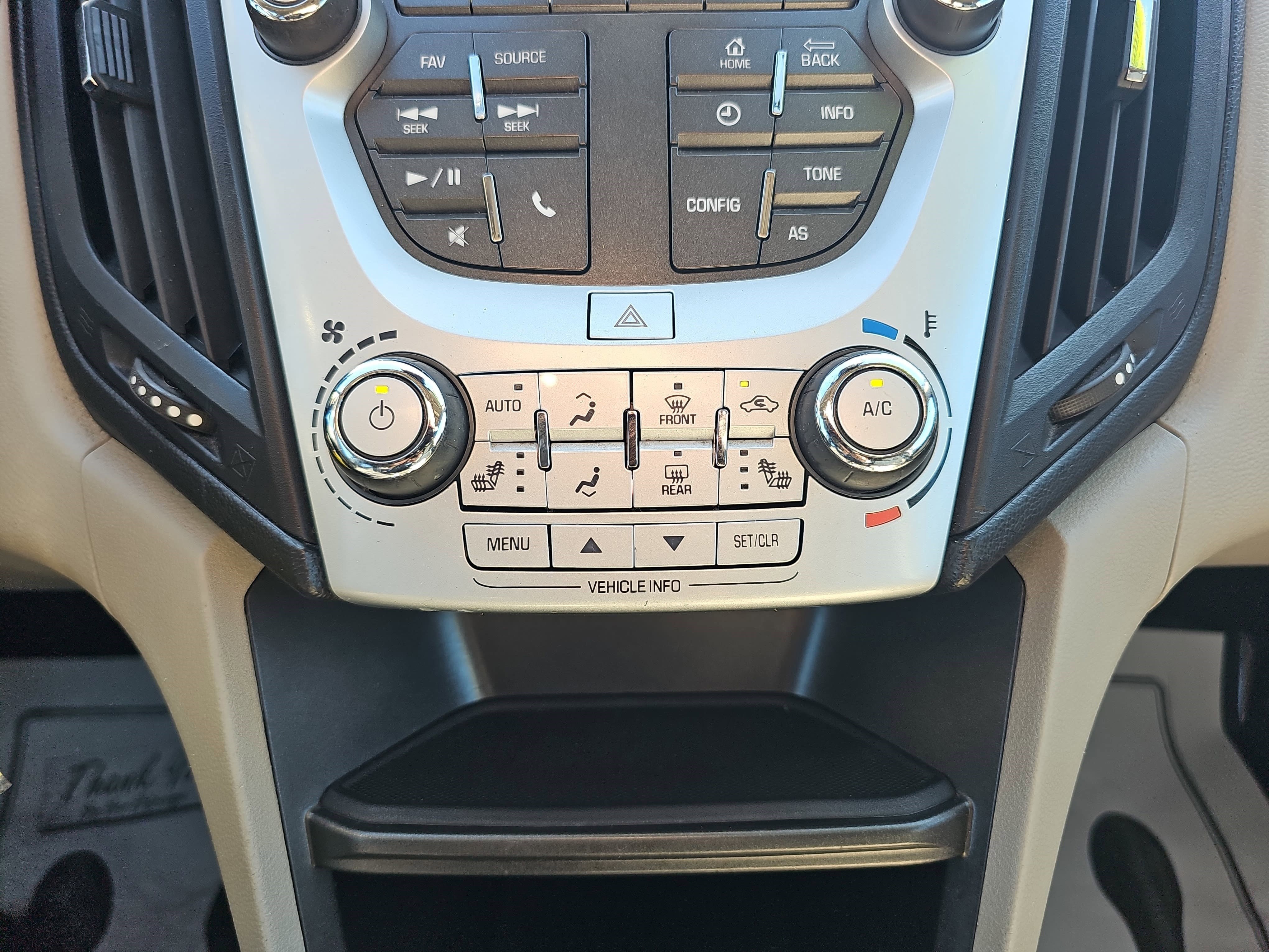Used 2017 Silver Ice Metallic Chevrolet Premier image 19