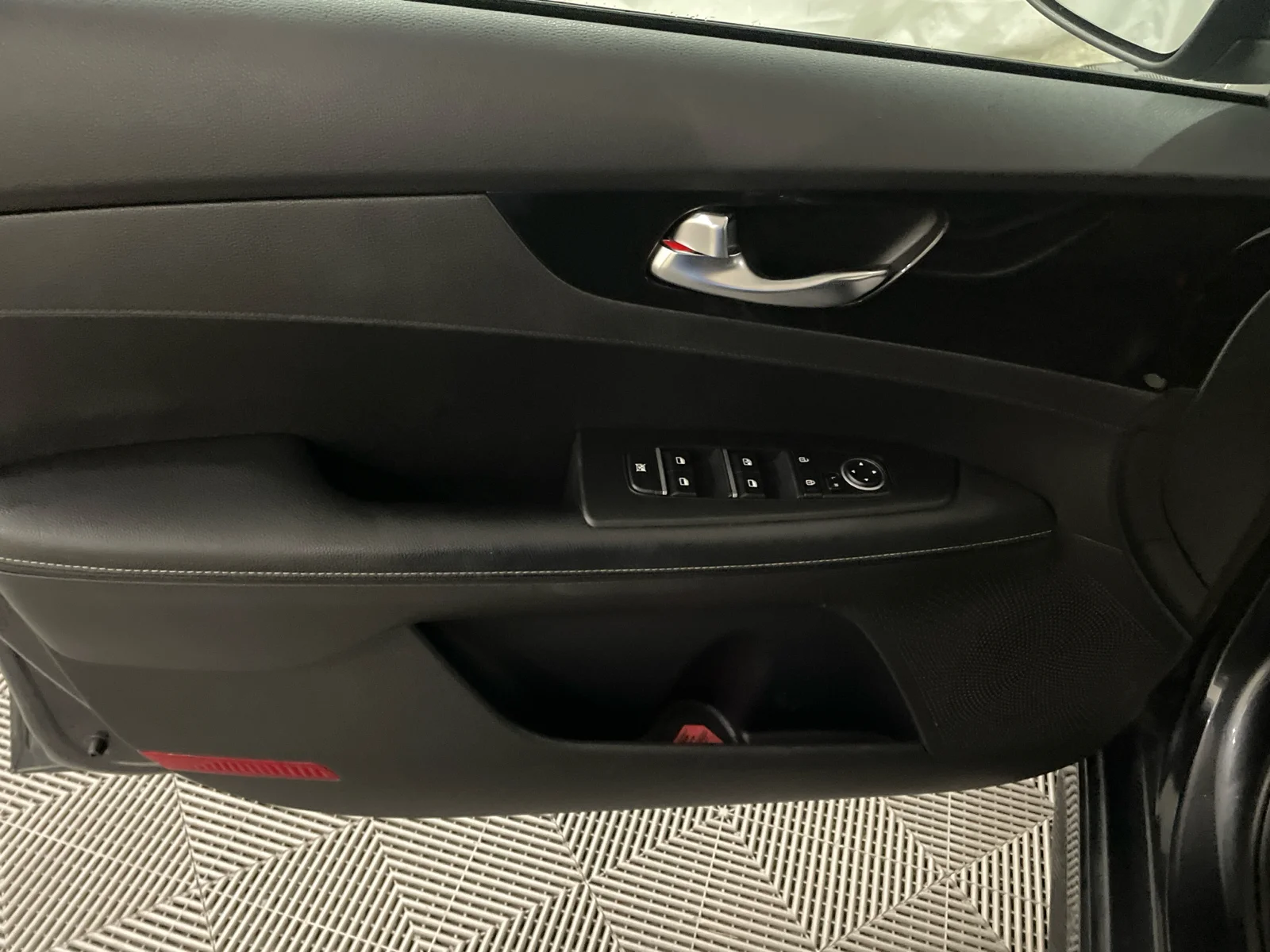 Used 2022 Gravity Gray Kia GT-Line image 10