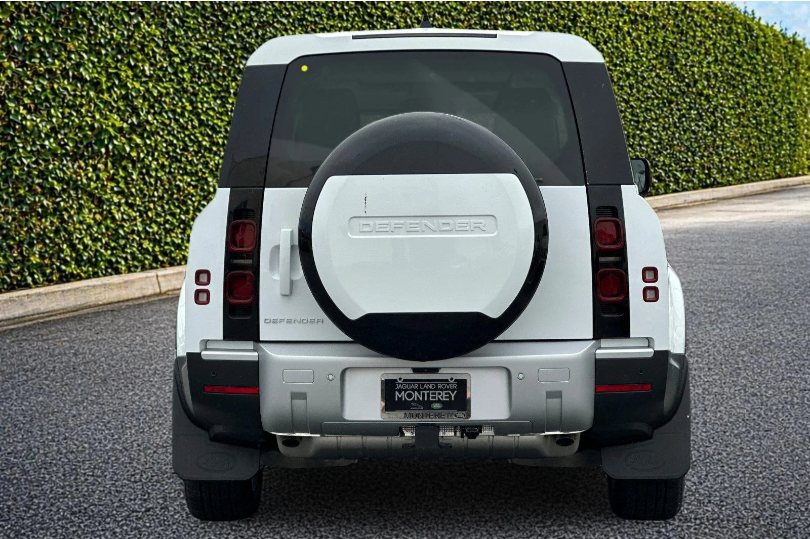 2025 Land Rover Defender S - Photo 5