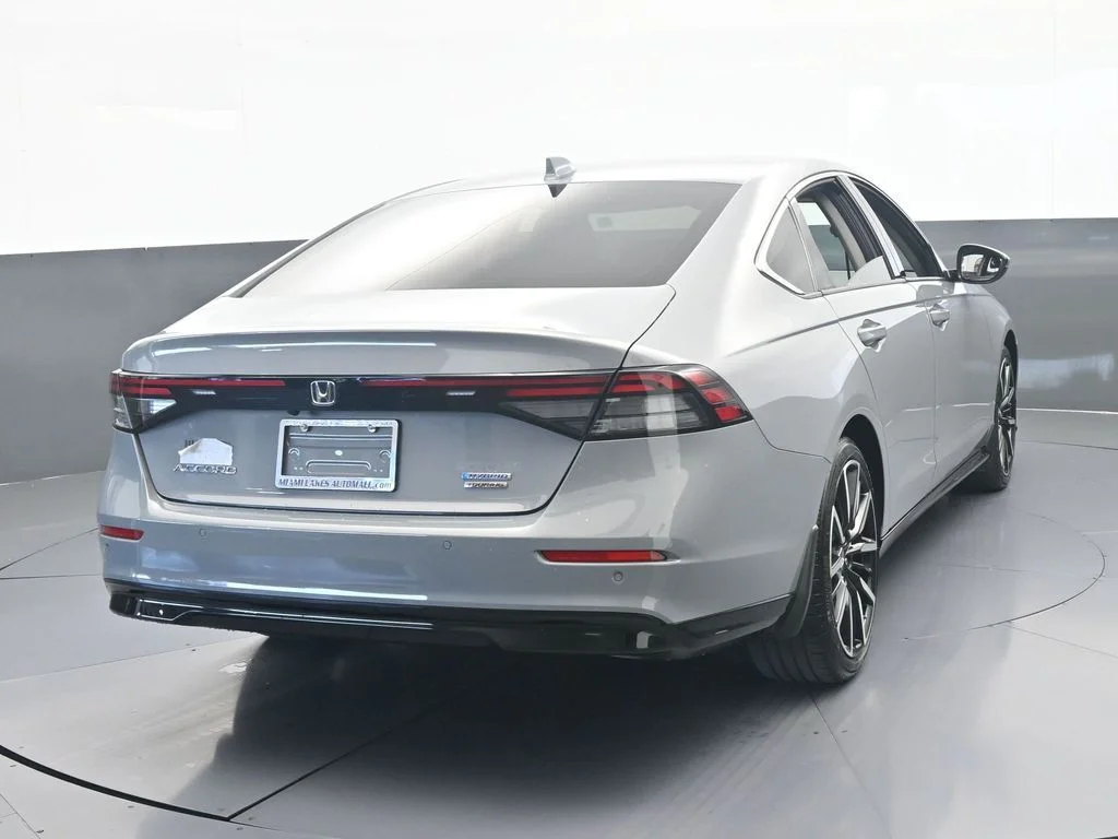 Used 2024 Solar Silver Metallic Honda Touring image 5