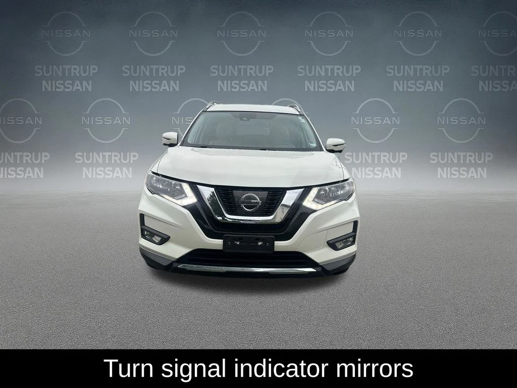 Used 2017 White Nissan SL image 10