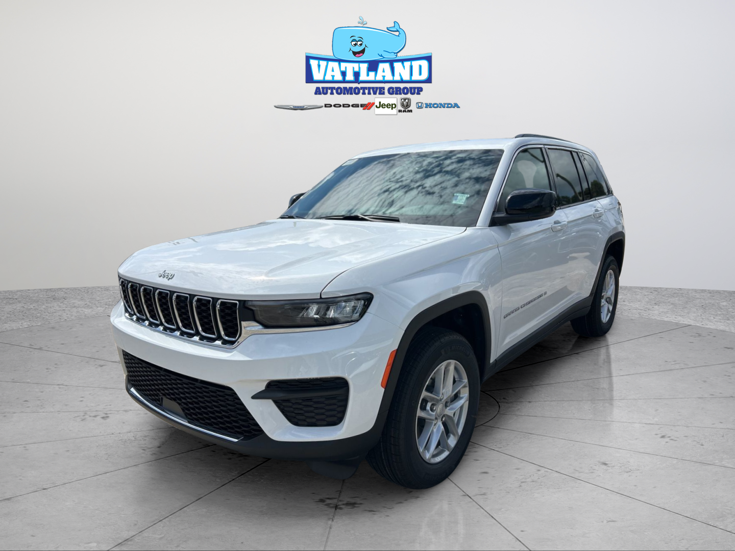 New 2026 Bright White Clear-Coat Exterior Paint Jeep Laredo image 20