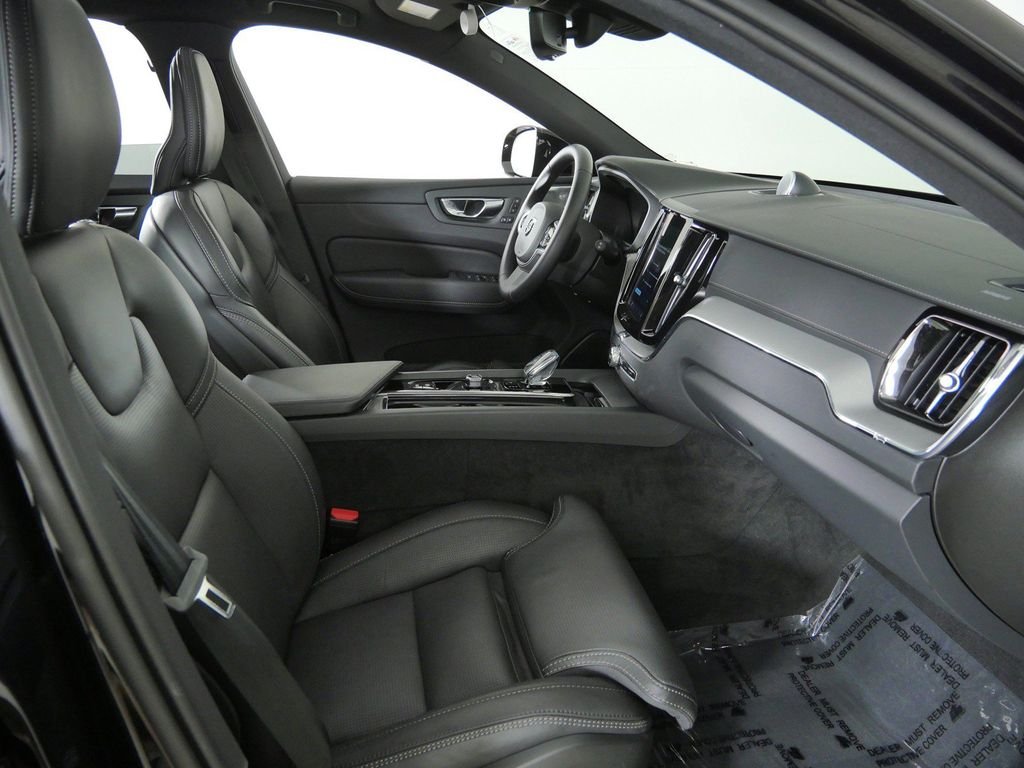 Used 2025 Black Volvo T8 Ultra Black Edition image 21