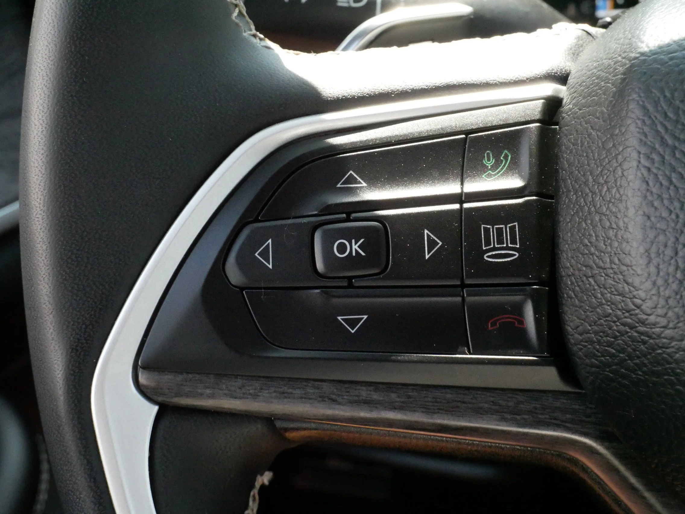 Used 2022 Bright White Clearcoat Jeep  image 26