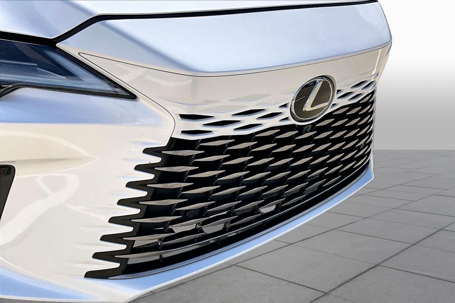 Used 2023 Eminent White Pearl Lexus Luxury image 29