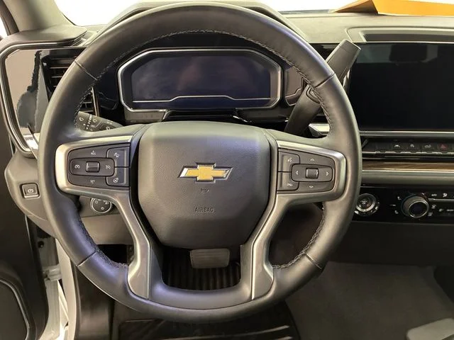 Used 2024 White Chevrolet LT image 22