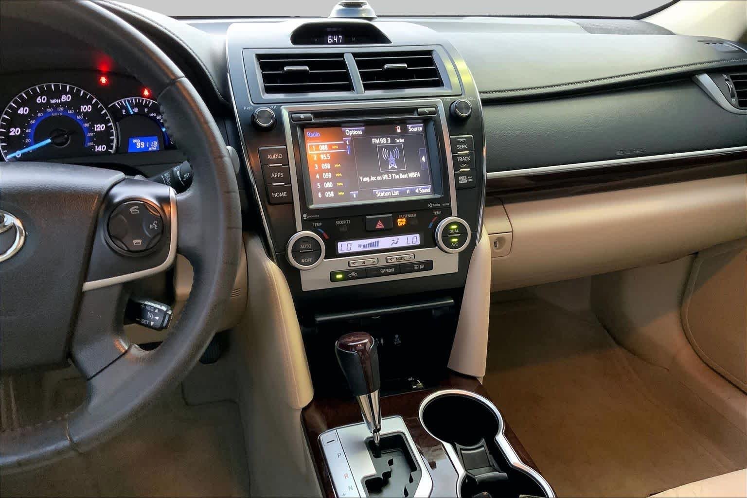 Used 2014 Blizzard Pearl Toyota XLE image 7