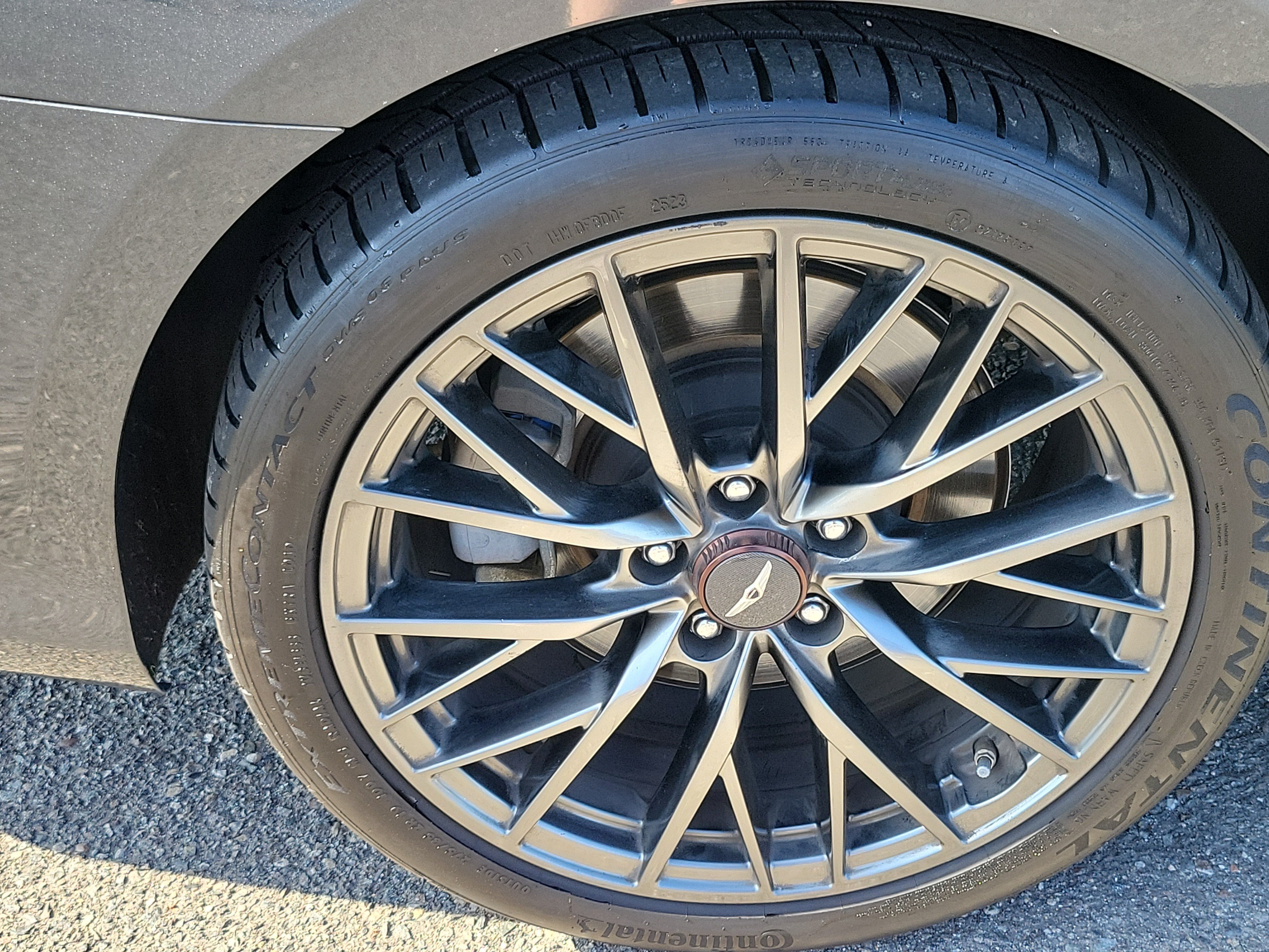 Used 2019 Himalayan Gray Genesis 3.3T Sport image 24