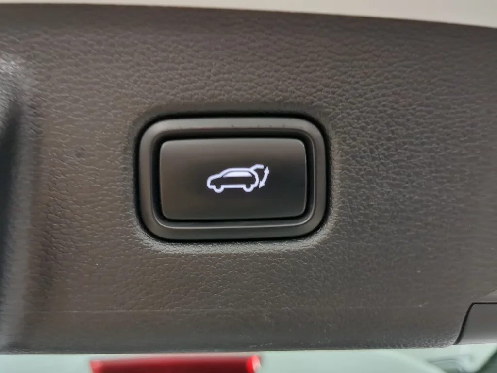 Used 2020 White Kia SX image 18