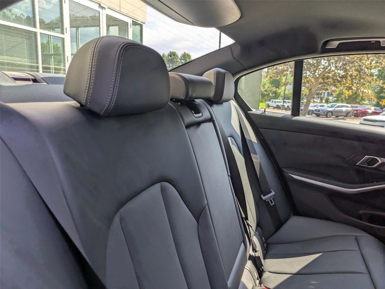 Used 2025  BMW 330i image 29