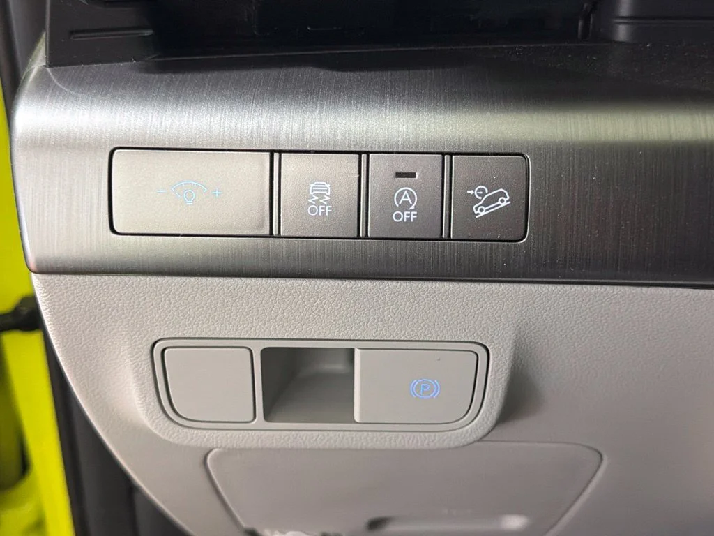 Used 2025 Neoteric Yellow Hyundai SE image 29