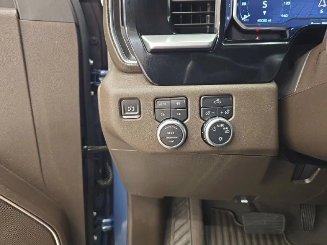 Used 2024 Metallic GMC SLE image 34