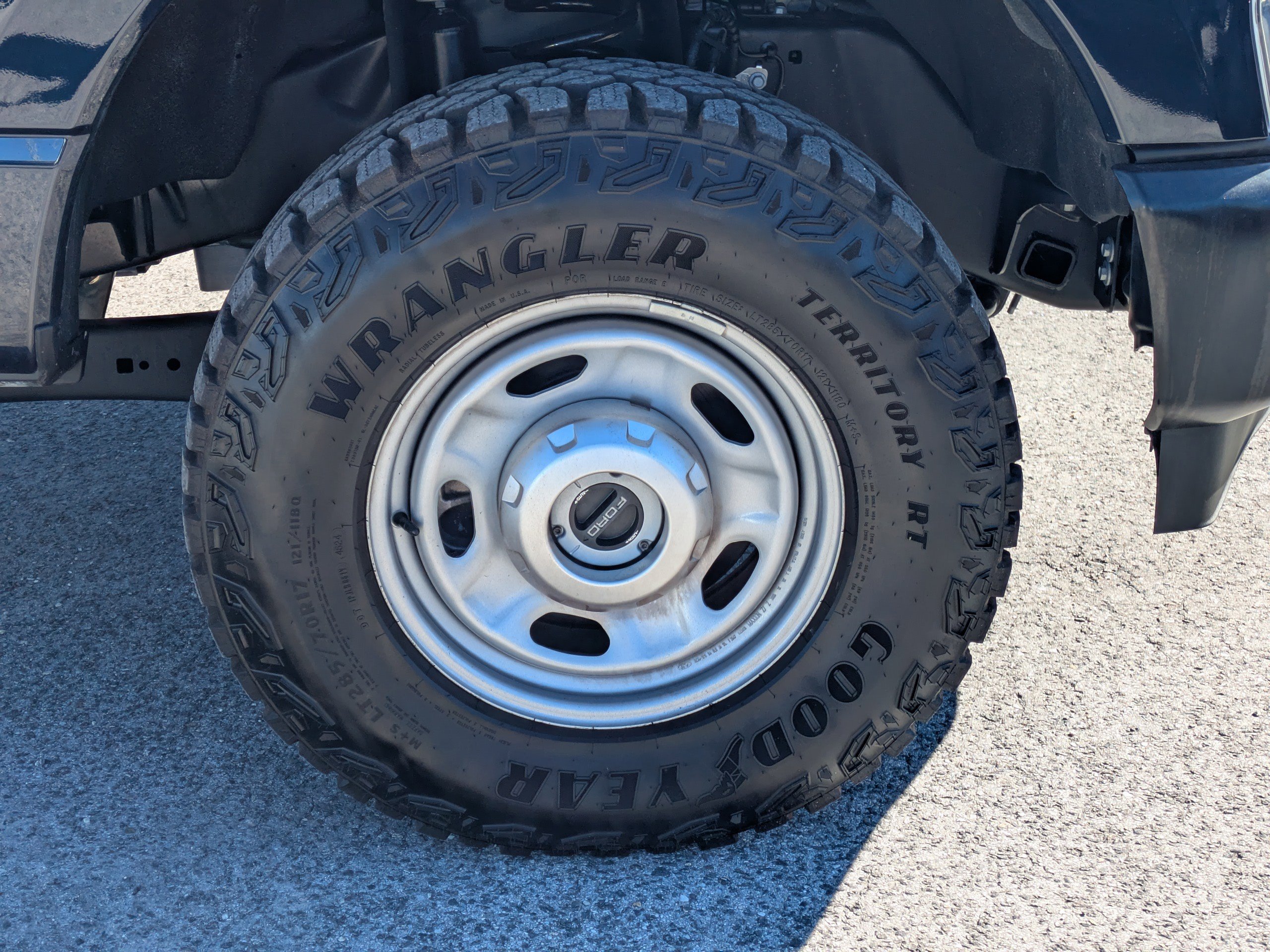 Used 2025 Antimatter Blue Metallic Ford XL image 9