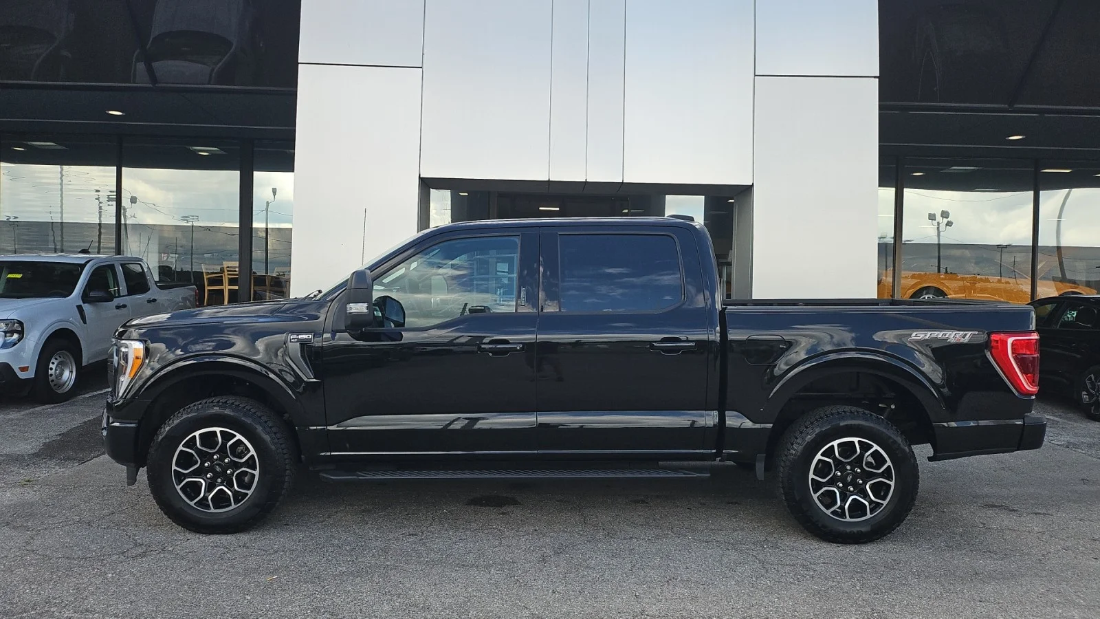 Used 2023 Black Ford XLT image 2